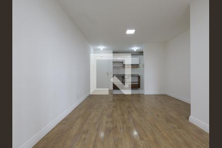 Sala de apartamento para alugar com 3 quartos, 70m² em Vila Suzana, São Paulo