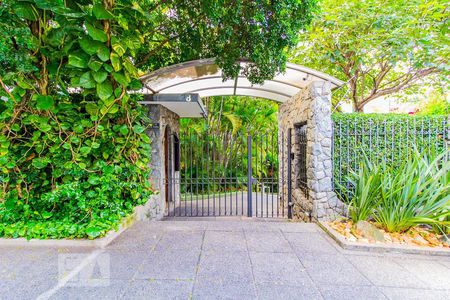 Apartamento à venda com 170m², 4 quartos e 2 vagas Apartamento à venda com 170m², 4 quartos e 2 vagasFachada