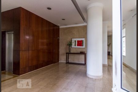 Apartamento à venda com 96m², 3 quartos e 2 vagasHall Social visto da porta de entrada 