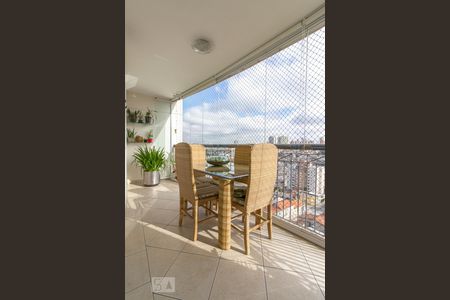 Apartamento à venda com 96m², 3 quartos e 2 vagasVaranda