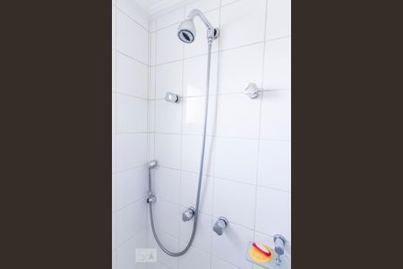 Apartamento à venda com 96m², 3 quartos e 2 vagasChuveiro do banheiro social 