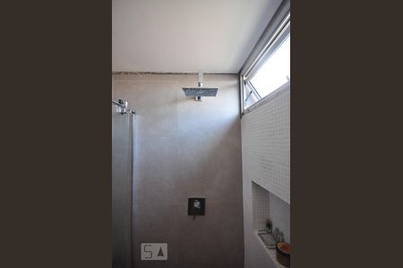 Apartamento à venda com 84m², 1 quarto e 2 vagasDetalhe do banheiro suíte 