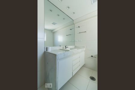 Apartamento à venda com 240m², 4 quartos e 2 vagasBanheiro Suite 2