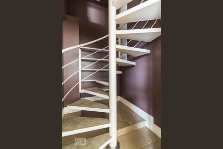 Apartamento à venda com 240m², 4 quartos e 2 vagasEscada