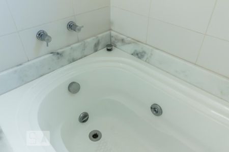 Apartamento à venda com 240m², 4 quartos e 2 vagasBanheiro Suite 2