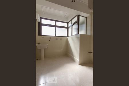 Apartamento à venda com 117m², 3 quartos e 2 vagas Apartamento à venda com 117m², 3 quartos e 2 vagasÁrea de serviço