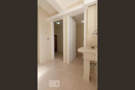 Apartamento à venda com 117m², 3 quartos e 2 vagas Apartamento à venda com 117m², 3 quartos e 2 vagasÁrea de serviço