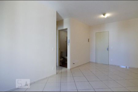 Sala de kitnet/studio para alugar com 1 quarto, 40m² em Centro, Campinas