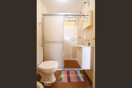 Banheiro de kitnet/studio para alugar com 1 quarto, 40m² em Centro, Campinas
