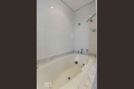 Apartamento à venda com 190m², 4 quartos e 4 vagasBanheiro Suíte 2