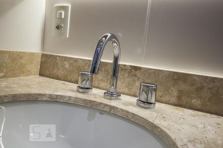 Apartamento à venda com 88m², 2 quartos e 2 vagas Apartamento à venda com 88m², 2 quartos e 2 vagasBanheiro suíte detalhe