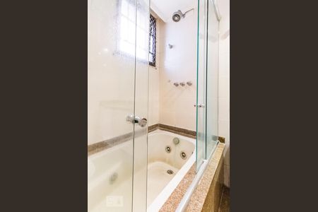 Apartamento para alugar com 147m², 3 quartos e 2 vagasBanheira/box/chuveiro suíte 