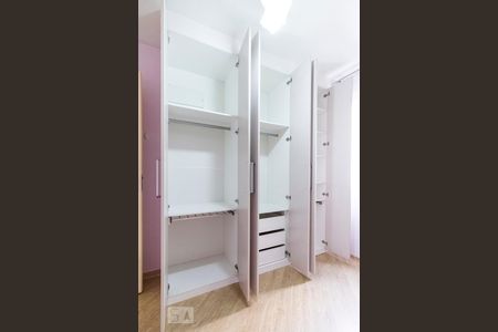 Armários quarto 1  de apartamento para alugar com 2 quartos, 52m² em Mooca, São Paulo