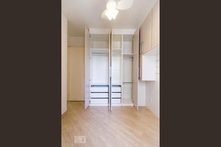 Armários quarto 2  de apartamento para alugar com 2 quartos, 52m² em Mooca, São Paulo