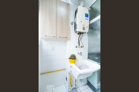 Apartamento para alugar com 52m², 2 quartos e 1 vagaArea de serviço vista da janela 