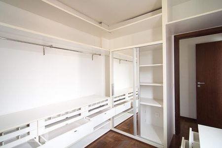 Apartamento à venda com 280m², 4 quartos e 3 vagasQuarto