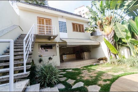 Casa à venda com 280m², 5 quartos e 4 vagas Casa à venda com 280m², 5 quartos e 4 vagasQuintal