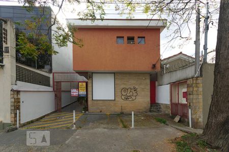 Casa à venda com 361m², 7 quartos e sem vaga Casa à venda com 361m², 7 quartos e sem vagaFachada
