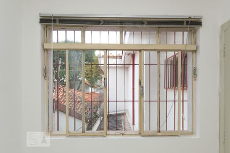 Casa à venda com 361m², 7 quartos e sem vaga Casa à venda com 361m², 7 quartos e sem vagaJanela do quarto 3