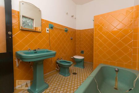 Casa à venda com 361m², 7 quartos e sem vaga Casa à venda com 361m², 7 quartos e sem vagaBanheiro da suíte 2