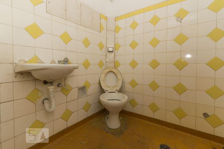 Casa à venda com 361m², 7 quartos e sem vaga Casa à venda com 361m², 7 quartos e sem vagaBanheiro da edícula