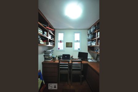 Apartamento à venda com 132m², 4 quartos e 2 vagasEscritório da suíte 3