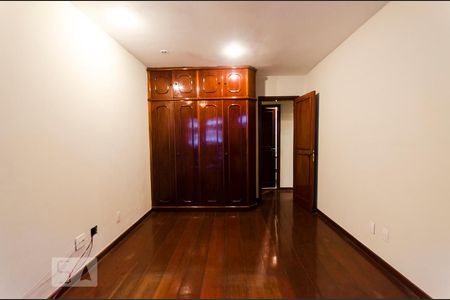 Apartamento à venda com 275m², 3 quartos e 3 vagasPrimeiro quarto