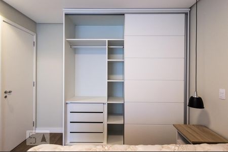 Quarto de apartamento para alugar com 1 quarto, 50m² em Empresarial 18 do Forte, Barueri