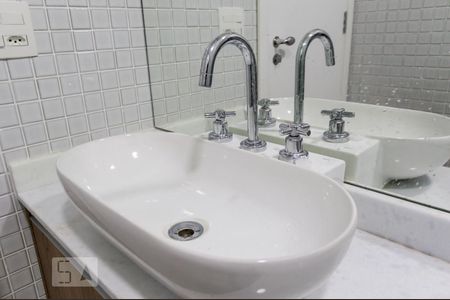 Banheiro de apartamento para alugar com 1 quarto, 50m² em Empresarial 18 do Forte, Barueri