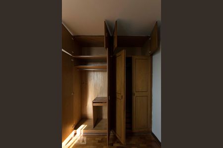 Apartamento à venda com 80m², 2 quartos e 1 vagaQuarto 2 (Armários)