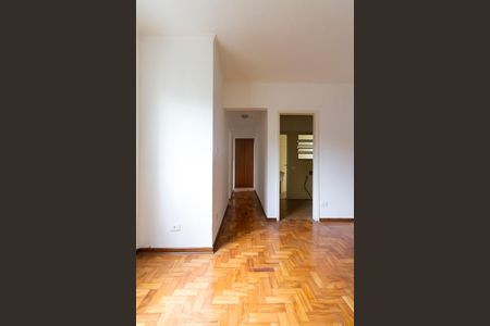 Corredor dos quartos e porta da cozinha  de apartamento para alugar com 3 quartos, 80m² em Vila Cláudia, São Paulo