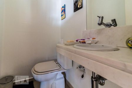 Lavabo de apartamento para alugar com 3 quartos, 147m² em Perdizes, São Paulo