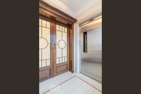 Apartamento à venda com 450m², 5 quartos e 4 vagas Apartamento à venda com 450m², 5 quartos e 4 vagasElevador Social Privativo