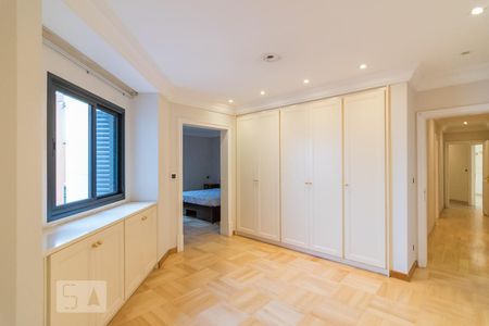Apartamento à venda com 450m², 5 quartos e 4 vagas Apartamento à venda com 450m², 5 quartos e 4 vagasCloset da Suíte Master