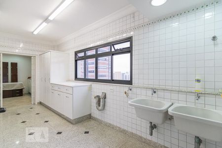 Apartamento à venda com 450m², 5 quartos e 4 vagas Apartamento à venda com 450m², 5 quartos e 4 vagasÁrea de Serviço