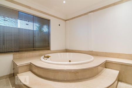 Apartamento à venda com 450m², 5 quartos e 4 vagas Apartamento à venda com 450m², 5 quartos e 4 vagasBanheira