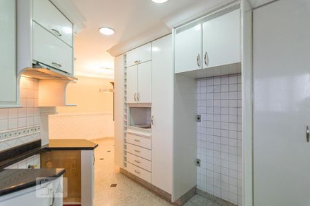Apartamento à venda com 450m², 5 quartos e 4 vagas Apartamento à venda com 450m², 5 quartos e 4 vagasCozinha
