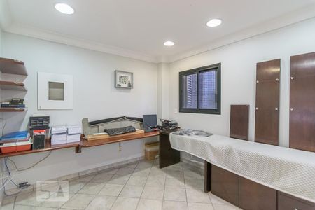 Apartamento à venda com 450m², 5 quartos e 4 vagas Apartamento à venda com 450m², 5 quartos e 4 vagasSala de Serviço
