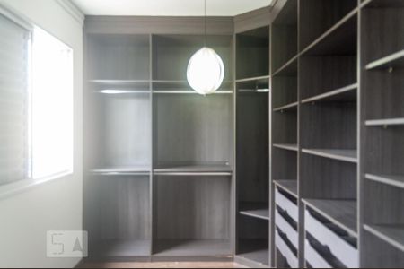 Closet do quarto 1 de apartamento para alugar com 2 quartos, 65m² em Vila Lúcia, São Paulo