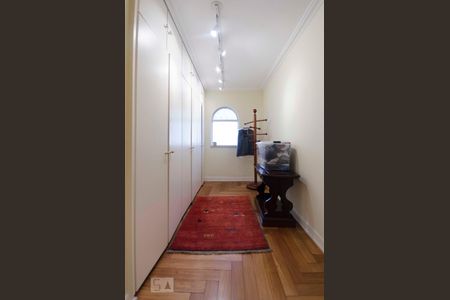 Casa à venda com 577m², 5 quartos e 7 vagasSuíte 2