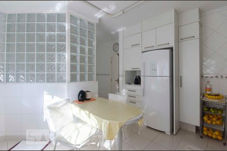 Casa à venda com 577m², 5 quartos e 7 vagasCozinha