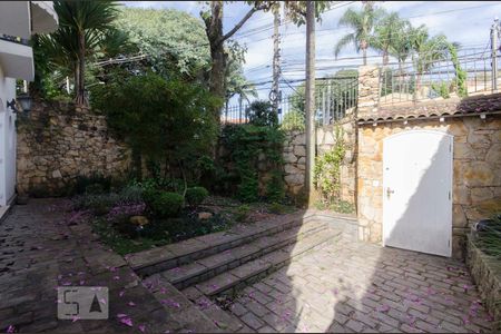 Casa à venda com 577m², 5 quartos e 7 vagasQuintal