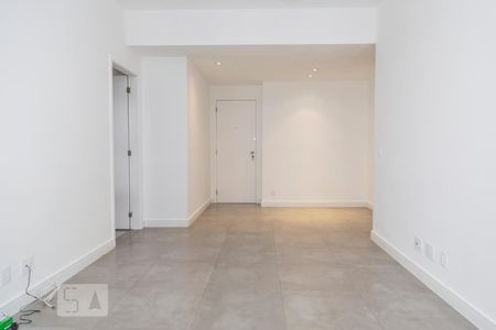 Sala de apartamento para alugar com 2 quartos, 65m² em Barra da Tijuca, Rio de Janeiro