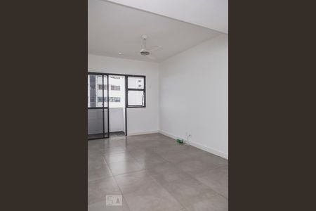 Sala de apartamento para alugar com 2 quartos, 65m² em Barra da Tijuca, Rio de Janeiro