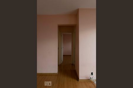 Corredor de apartamento à venda com 2 quartos, 47m² em Vila Firmiano Pinto, São Paulo