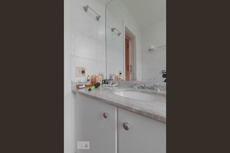 Apartamento à venda com 280m², 4 quartos e 4 vagas Apartamento à venda com 280m², 4 quartos e 4 vagasSuíte 3