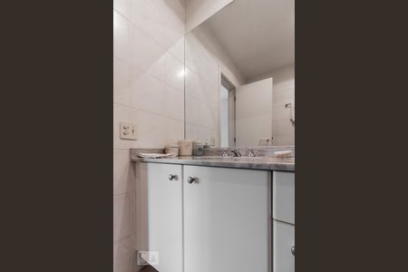 Apartamento à venda com 280m², 4 quartos e 4 vagas Apartamento à venda com 280m², 4 quartos e 4 vagasSuíte 1