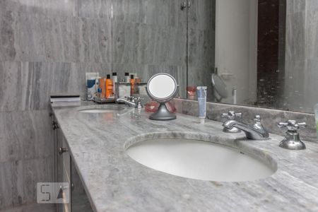 Apartamento à venda com 280m², 4 quartos e 4 vagas Apartamento à venda com 280m², 4 quartos e 4 vagasSuíte 4