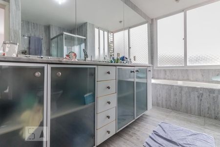 Apartamento à venda com 280m², 4 quartos e 4 vagas Apartamento à venda com 280m², 4 quartos e 4 vagasSuíte 4