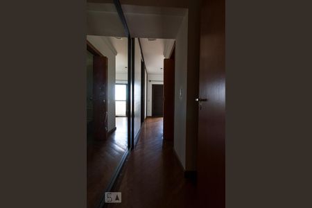 Apartamento à venda com 150m², 3 quartos e 3 vagasCorredor de acesso a quarto suíte 3 (principal) 